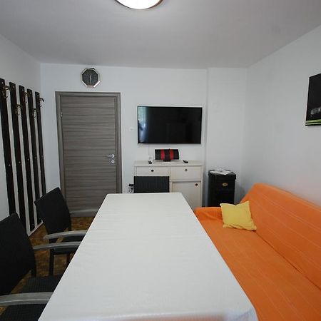 Apartments Jakobi Njivice Buitenkant foto