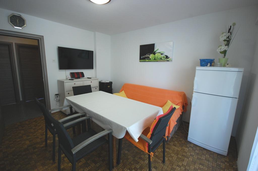 Apartments Jakobi Njivice Buitenkant foto