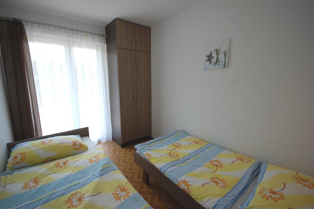 Apartments Jakobi Njivice Buitenkant foto