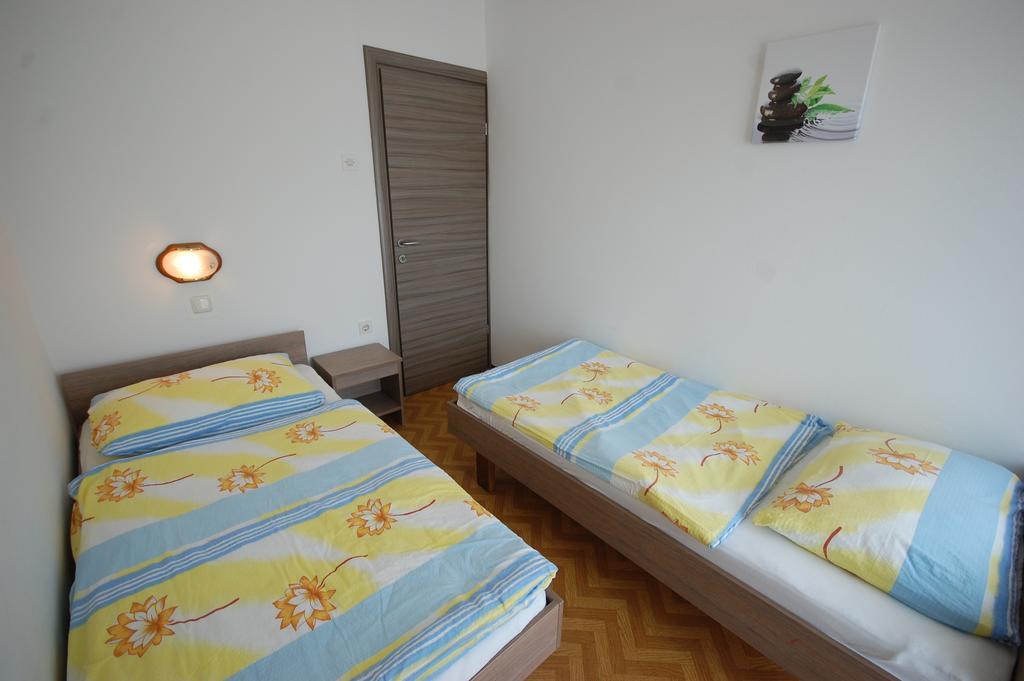 Apartments Jakobi Njivice Buitenkant foto