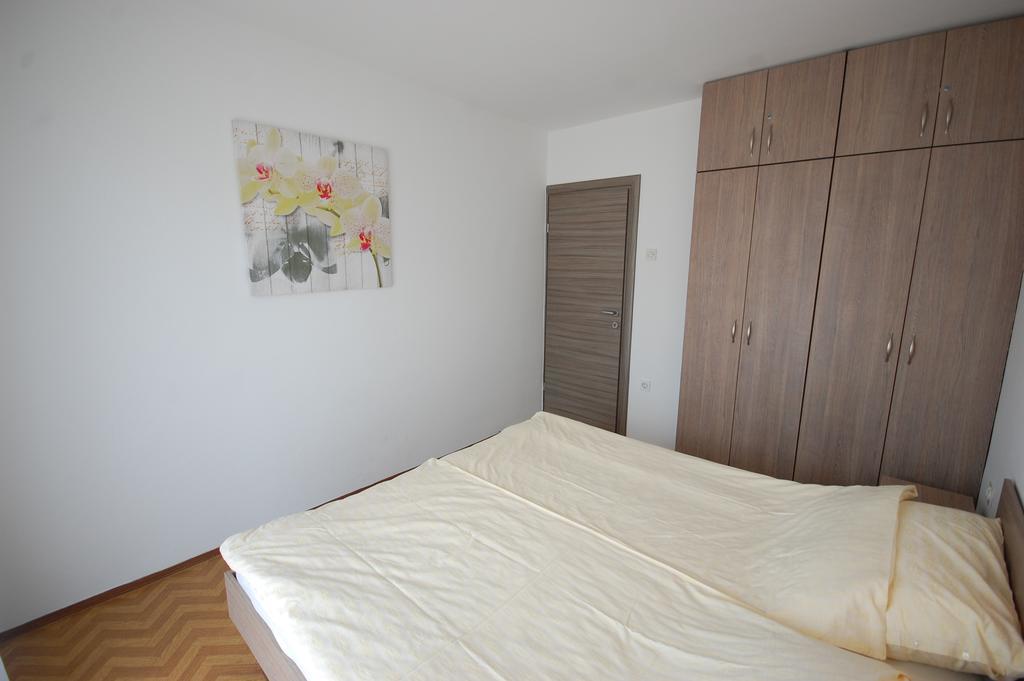 Apartments Jakobi Njivice Buitenkant foto