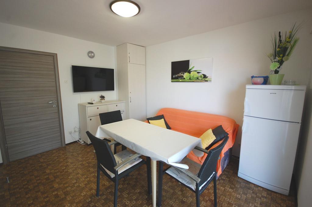 Apartments Jakobi Njivice Buitenkant foto