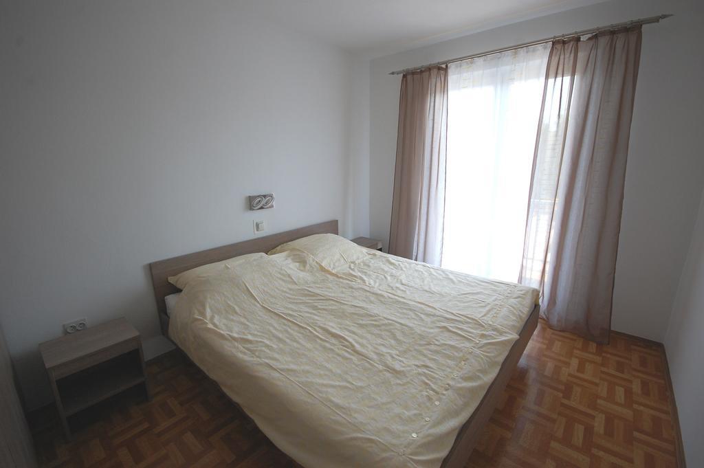 Apartments Jakobi Njivice Buitenkant foto